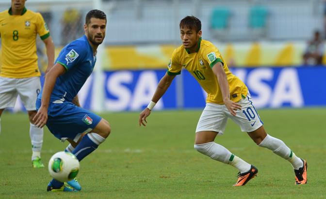 Sull'altro fronte, duello Neymar-Candreva. Afp